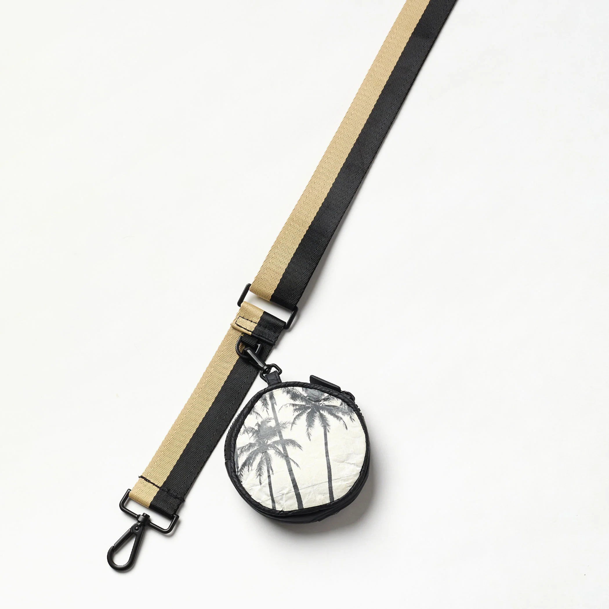 The Strap | Le Voyageur - Image 3